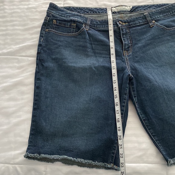 Torrid Bermuda shorts with raw hem - Picture 7 of 7